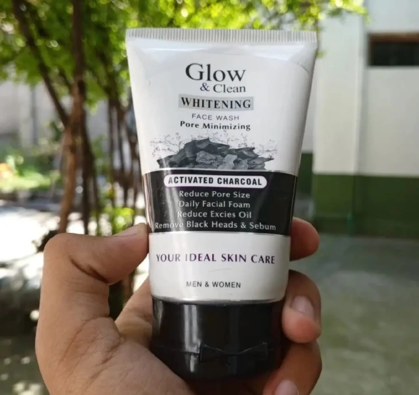 Glow & Clean WHITENING face wash pure minimizing (ACTIVATED CHARCOAL)